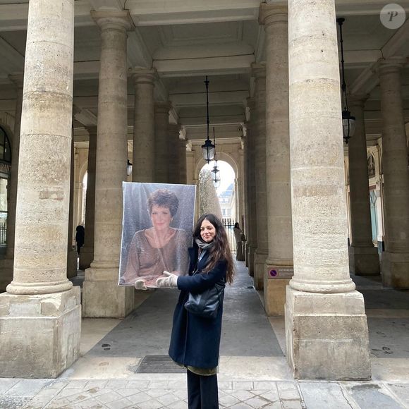 Les filles de Catherine Laborde ont récupéré ce portrait après les obsèques

Catherine Laborde est décédée il y a un mois à l'âge de 73 ans, sa fille Gabrièle a publié un message sur Instagram et plusieurs photos de famille. Le 1er mars 2025.