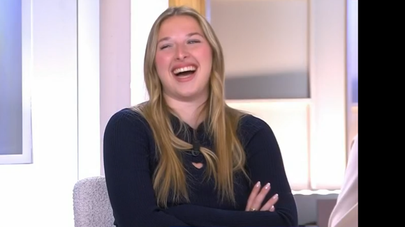 "Tu es en couple avec Pierre ?" : Héléna surprise par une question évoquant Pierre Garnier, elle préfère rire de la situation