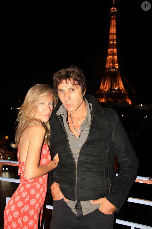 Exclusif - Jean-Luc Lahaye et sa compagne Paola - Dîner au restaurant "Alfredo Positano" à Paris. Le 7 juillet 2020 © Baldini / Bestimage