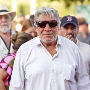 "Je vais aller dans ma demeure de Belle-île-en-Mer, au sud de la Bretagne, dans laquelle toute ma famille vient", a-t-il confié à "Gala". 

Jean-Pierre Castaldi - Festival "Les Hérault du Cinéma et de la Télé 2025" au Cap d'Agde le 21 juin 2025. © Anne-Sophie Guebey/Bestimage