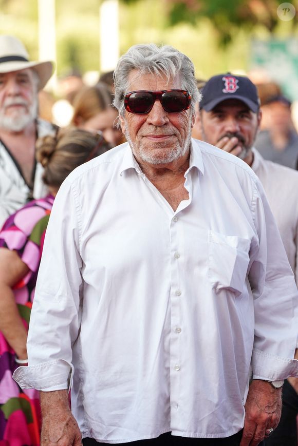 "Je vais aller dans ma demeure de Belle-île-en-Mer, au sud de la Bretagne, dans laquelle toute ma famille vient", a-t-il confié à "Gala". 

Jean-Pierre Castaldi - Festival "Les Hérault du Cinéma et de la Télé 2025" au Cap d'Agde le 21 juin 2025. © Anne-Sophie Guebey/Bestimage