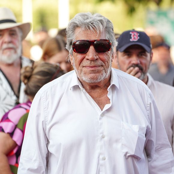 "Je vais aller dans ma demeure de Belle-île-en-Mer, au sud de la Bretagne, dans laquelle toute ma famille vient", a-t-il confié à "Gala". 

Jean-Pierre Castaldi - Festival "Les Hérault du Cinéma et de la Télé 2025" au Cap d'Agde le 21 juin 2025. © Anne-Sophie Guebey/Bestimage