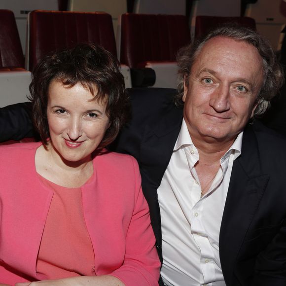 Leur séparation en 2016, suivie d’un divorce en 2018, avait inspiré à l’humoriste un ouvrage lumineux malgré la peine, "Divorcée mais joyeuse", paru la même année aux éditions du Cherche Midi Éditeur.

Anne Roumanoff et son mari Philippe Vaillant - Gala de l'IFRAD au Cirque D'Hiver a Paris le 25 septembre 2013.