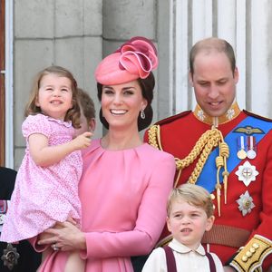 C'est notamment le cas lors de Trooping the colour... 

Catherine, duchesse de Cambridge, la princesse Charlotte, le prince George et le prince William Le duc de Cambridge assiste au défilé des couleurs sur le Mall, à Londres, au Royaume-Uni, le 17 juin 2017, alors que la reine célèbre son anniversaire officiel. Photo by Doug Peters/PA Wire/ABACAPRESS.COM