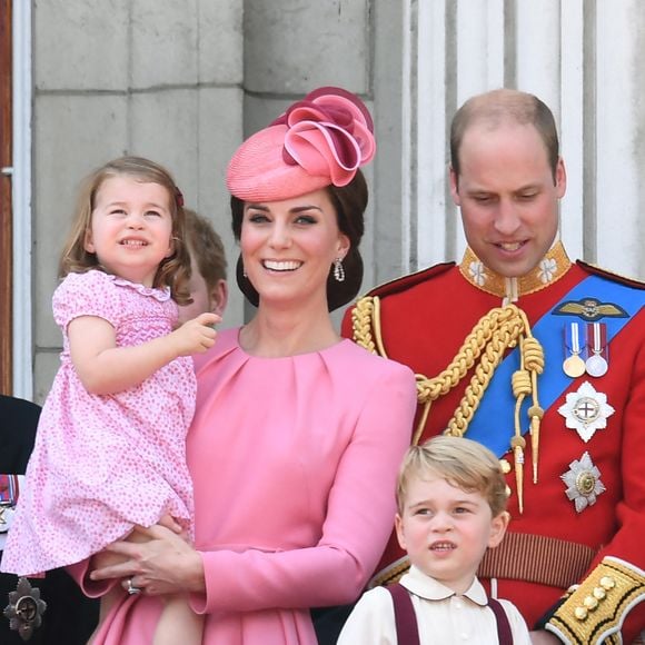 C'est notamment le cas lors de Trooping the colour... 

Catherine, duchesse de Cambridge, la princesse Charlotte, le prince George et le prince William Le duc de Cambridge assiste au défilé des couleurs sur le Mall, à Londres, au Royaume-Uni, le 17 juin 2017, alors que la reine célèbre son anniversaire officiel. Photo by Doug Peters/PA Wire/ABACAPRESS.COM