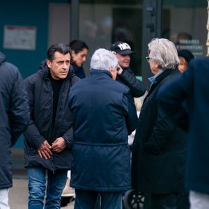 Albert Kassabi (Les Forbans) et Alain Turban aux obsèques du chanteur Herbert Léonard au crématorium de Saint-Fargeau-Ponthierry, France, le 12 mars 2025. © Bestimage