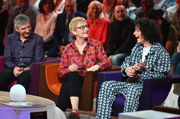 Exclusif - Roman Doduik et ses parents Véronique et Gérard Doduik lors de l'enregistrement de l'émission "Famille je vous aime" présentée par M. Drucker et qui sera diffusée le 13 juin 2025 sur France 3, aux Studios rive gauche à Paris, France, le 14 avril 2025. © Clovis-Gaffiot/Bestimage