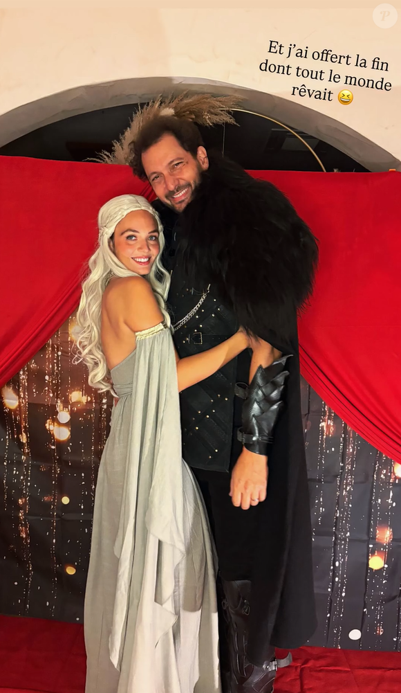 Eric Antoine était en Jon Snow, armure et fourrure noire sur les épaules, Gennifer Demey est arrivée somptueuse en Daenerys Targaryen de la série "Game of Thrones".

Gennifer Demey célèbre les 30 ans de Lena Stachurski (Miss Languedoc 2015) avec Eric Antoine - samedi 27 septembre 2025 © Instagram
