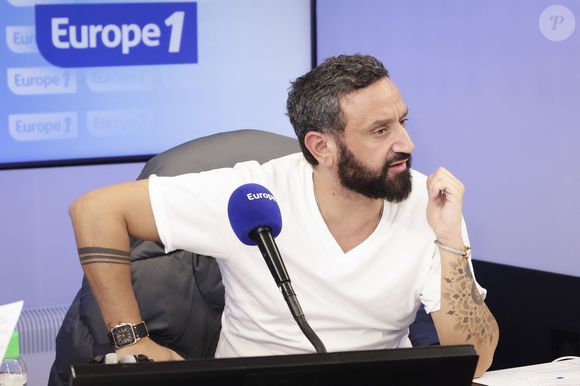 Exclusif - Cyril Hanouna sur le plateau de l'émission "On marche sur la tête" en direct sur Europe 1 le 29 janvier 2025. © Jack Tribeca / Bestimage