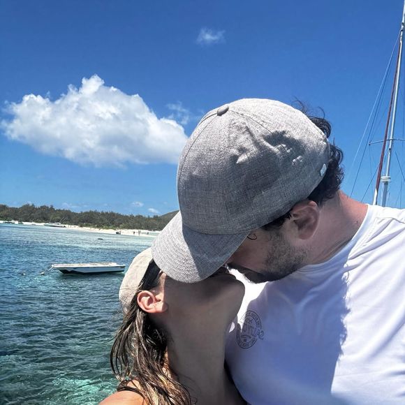 Eric Antoine et Gennifer Demey savourent les beautés de l'île.

Eric Antoine et Gennifer Demey en voyage de noces. Photo publiée sur Instagram le 9 mai 2026. Instagram/Gennifer Demey