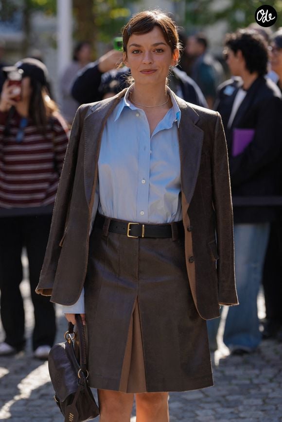 Emma Mackey au défilé Miu Miu prêt-à-porter Femme Printemps-Été 2027 lors de la Fashion Week de Paris, le 4 octobre 2026.

© Lucia Sabatelli / Bestimage
