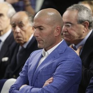 Zinedine Zidane devient l'entraineur du Real de Madrid et remplace ainsi Rafael Benítez lors d'une cérémonie au Stade Santiago Bernabéu à Madrid le 4 janvier 2016.
