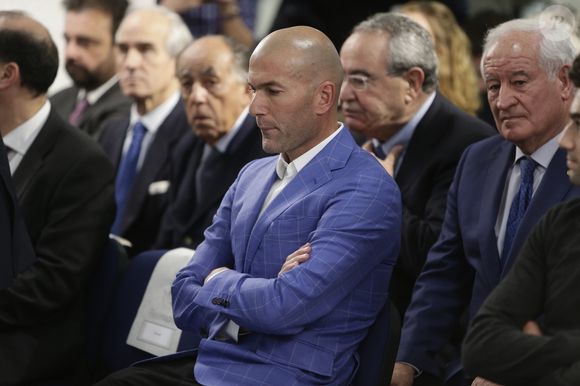 Zinedine Zidane devient l'entraineur du Real de Madrid et remplace ainsi Rafael Benítez lors d'une cérémonie au Stade Santiago Bernabéu à Madrid le 4 janvier 2016.