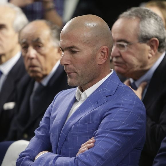 Zinedine Zidane devient l'entraineur du Real de Madrid et remplace ainsi Rafael Benítez lors d'une cérémonie au Stade Santiago Bernabéu à Madrid le 4 janvier 2016.