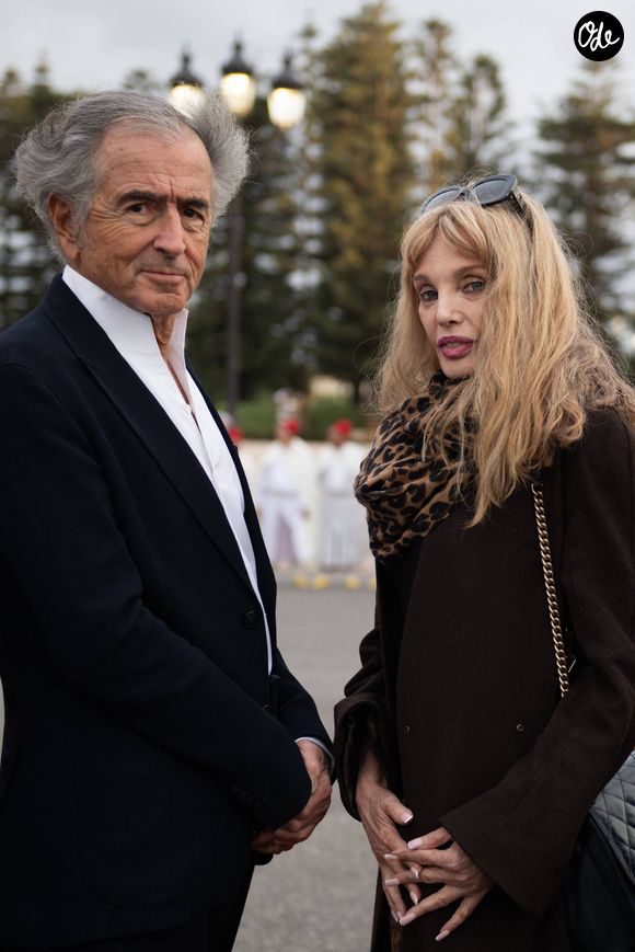 Bernard-Henri Lévy et sa femme, Arielle Dombasle accompagnant le président de la République Emmanuel Macron lors de sa visite d'Etat de trois jours au Maroc, le 28 octobre 2024. 

© Jeanne Accorsini / Pool / Bestimage