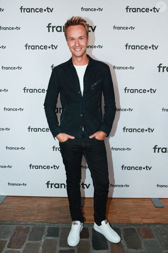 Mais avoir trop de projets pourrait le mettre en danger

Cyril Feraud participe à la conférence de presse de France Télévision le 06 juillet 2022 à Paris, France. Photo par Nasser Berzane/ABACAPRESS.COM