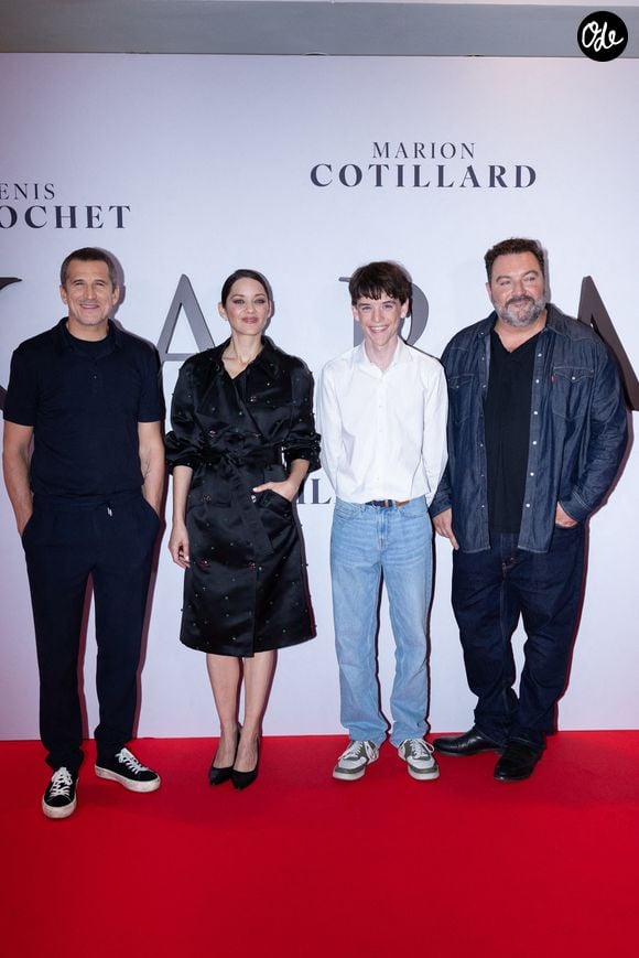 Guillaume Canet, Marion Cotillard, Hugo Trophardy et Denis Ménochet assistent à la première du film « Karma » au Pathé Palace à Paris, en France, le 13 octobre 2026. Photo de Shana Abitbol/ABACAPRESS.COM