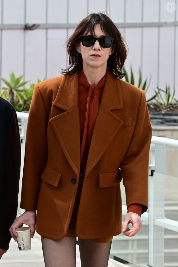 Charlotte Gainsbourg pose lors de la projection de "L'affaire Marie-Claire" au Palais des Festivals le mardi 18 mai 2026, lors du 79ème Festival International du Film de Cannes. © Romain Doucelin / Bestimage