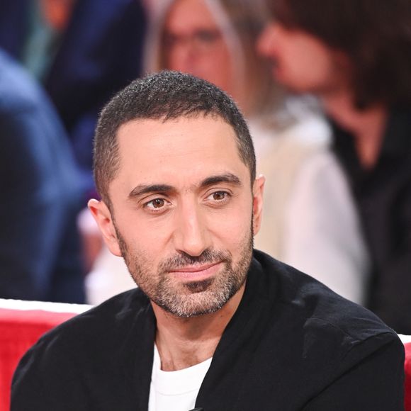 Ce dernier milite pour que les journées commencent à 9 heures afin de respecter le rythme biologique des élèves.

Exclusif - Jimmy Mohamed - Enregistrement de l'émission Vivement dimanche au studio Rive Gauche, présentée par M.Drucker, diffusée le 07 septembre 2025 sur France 3.  © Guillaume Gaffiot / Bestimage