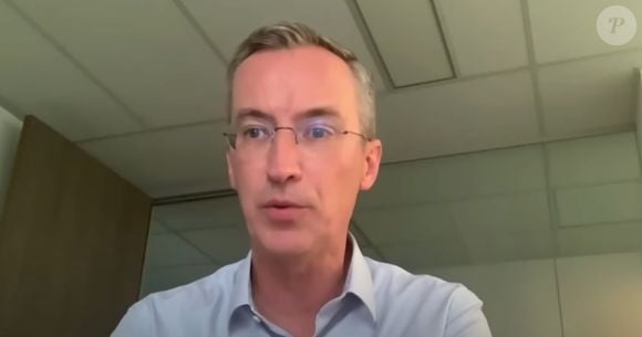 En effet, ces dernier auraient des liens étroits avec le milliardaire conservateur Pierre-Edouard Stérin qui a décidé de mettre sa fortune au profit de l'extrême droite... Chose qu'ignorait totalement Stéphane Bern !

Le milliardaire ultra-conservateur Pierre-Édouard Stérin évoqué dans France 24- Capture vidéo Youtube - France 24 - août 2025.