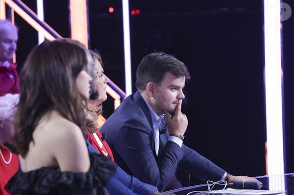 Gauthier Le Bret sur le plateau de l'enregistrement de l'émission " Face à Hanouna " présentée par C.Hanouna et diffusée sur C8 le 12 octobre 2024, à Paris, France, le 10 octobre 2024. © Jack Tribeca / Bestimage