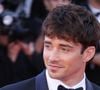 Le pilote Ferrari l'a une nouvelle fois prouvé sur Instagram. Alors qu'il se trouve actuellement à Singapour pour le nouveau week-end de course, Charles Leclerc a partagé une série de clichés et vidéos où on le découvre installé devant un piano, concentré sur son instrument. 

Charles Leclerc et sa femme Alexandra (Saint Mleux) - Montée des marches du film "La vie d'une femme" lors du 79ème Festival International du Film de Cannes. © Denis Guignebourg/Bestimage
