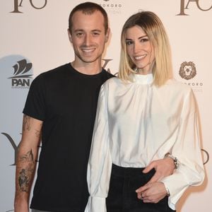 Une maquilleuse confirme avoir dû camoufler ses blessures impressionnantes pour continuer l'émission.

Hugo Clément et sa compagne Alexandra Rosenfeld (Miss France 2006) - Avant-première du film "Yao" au cinéma Le Grand Rex à Paris le 15 janvier 2019. © Coadic Guirec/Bestimage