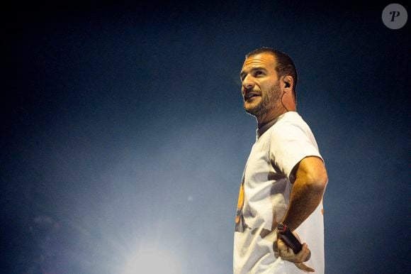 Amir lors du concert "Scoop Live" de Radio Scoop à la LDLC Arena de Décines près de Lyon, le 25 février 2025. © Sandrine Thesillat / PsnewZ / Bestimage