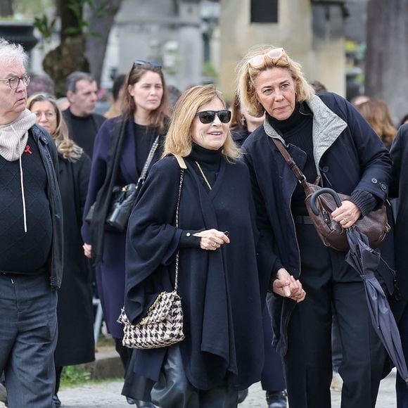 Dominique Besnehard et Nicole Calfan aux arrivées des obsèques d'Emilie Dequenne au cimetière Père Lachaise à Paris, France, le 26 mars 2025. © Cyril Moreau/Bestimage