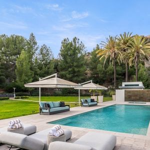 Exclusif - La nouvelle villa de Kanye West à Beverly Hills. Kanye a finalisé l'achat hors marché pour 35 millions de dollars. La propriété de style méditerranéen comprend environ 1900 m2 d'espace habitable, des jardins privés et des vues panoramiques sur la ville. Los Angeles, le 15 décembre 2024.