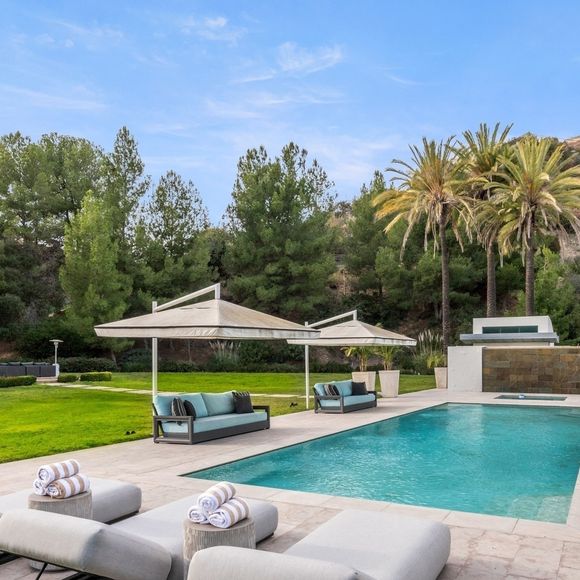Exclusif - La nouvelle villa de Kanye West à Beverly Hills. Kanye a finalisé l'achat hors marché pour 35 millions de dollars. La propriété de style méditerranéen comprend environ 1900 m2 d'espace habitable, des jardins privés et des vues panoramiques sur la ville. Los Angeles, le 15 décembre 2024.