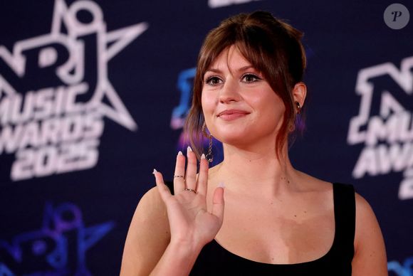 Marine Delplace au photocall de la 27ème édition des NRJ Music Awards au palais des Festivals de Cannes, France, le 31 octobre 2025. © Dominique Jacovides/Bestimage