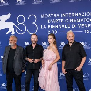 Luc Besson, Kiefer Sutherland, Ever Gabo J Anderson, Barthelemy Grossmann à la Mostra de Venise en 2026 
© SGP/Bestimage | 00768584