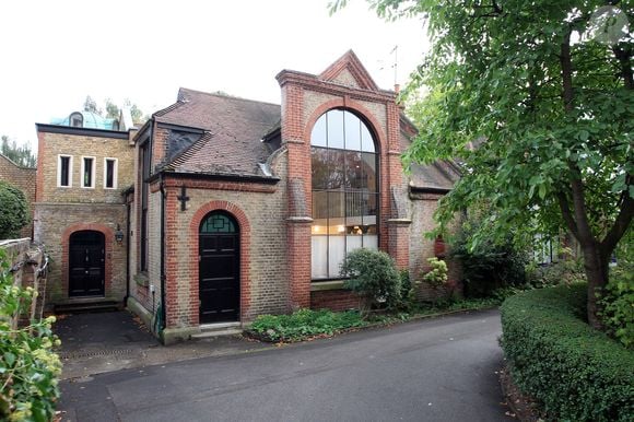 Mais finalement très fidèle aux œuvres du réalisateur 

Jeudi 3 octobre 2013. Vues générales de la maison et de l'appartement d'Helena Bonham Carter et de Tim Burton à Belsize Park à Londres. Photographie : © /PCN/ABACAPRESS.COM