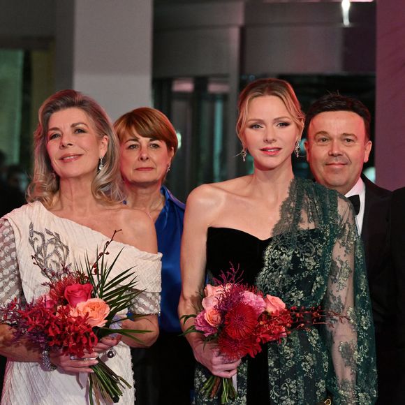 C'est le chef Marcel Ravin qui était derrière le menu qui a fait honneur à ses racines martiniquaises. 

Christian Louboutin, la princesse Caroline de Hanovre, la princese Charlene de Monaco et le prince Albert II de Monaco durant la 69ème édition du Bal de la Rose dans la Salle des Étoiles du Sporting Monte-Carlo à Monaco, le 29 mars 2025. © Bruno Bebert / Pool Monaco / Bestimage