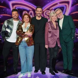 Après une saison, cet enquêteur de "Mask Singer" tire sa révérence.

Kev Adams, Elodie Poux, Camille Combal, Chantal Ladesou et Laurent Ruquier dans "Mask Singer". 

Photo : Laurent VU / TF1
