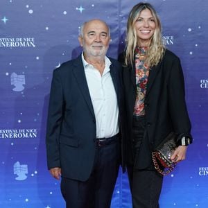Interrogé par nos confrères de "Télé-Loisirs", l'acteur a confié : "Ça fait plus de dix ans qu’on est ensemble, on est très heureux". 

Gérard Jugnot et sa femme Patricia Campi lors de la 5ème édition du festival Cinéroman à Nice le 3 octobre 2023.

© Norbert Scanella / Panoramic / Bestimage