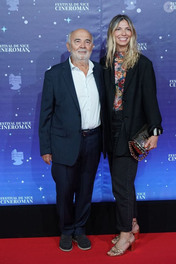 Interrogé par nos confrères de "Télé-Loisirs", l'acteur a confié : "Ça fait plus de dix ans qu’on est ensemble, on est très heureux". 

Gérard Jugnot et sa femme Patricia Campi lors de la 5ème édition du festival Cinéroman à Nice le 3 octobre 2023.

© Norbert Scanella / Panoramic / Bestimage