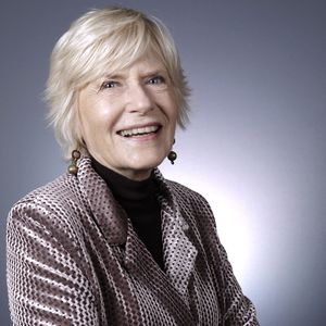 Catherine Ceylac lors du lancement de la bouteille de vodka Puech Haut revisité par l'artiste Robert Combas à L'hôtel Marignan Paris le 16 décembre 2022.

© Cédric Perrin / Bestimage