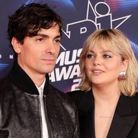 "C’était fini" : Pendant les 8 mois qui ont suivi leur rencontre, Louane est restée sur la retenue avec Florian Rossi, devenu le père de sa fille