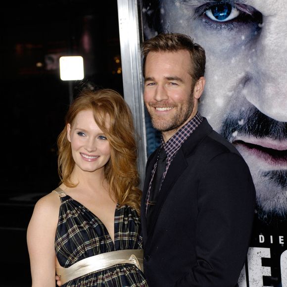 James Van Der Beek  (8 mars 1977 - 11 février 2026) PHOTO DE DOSSIER PRISE LE : 11 janvier 2012, Hollywood, Californie, États-Unis : JAMES VAN DER BEEK et son épouse KIMBERLY VAN DER BEEK lors de la première du nouveau film d'Open Road THE GREY, qui s'est tenue au TL.A. Live. (Crédit photo : © Michael Germana/ZUMA Wire)