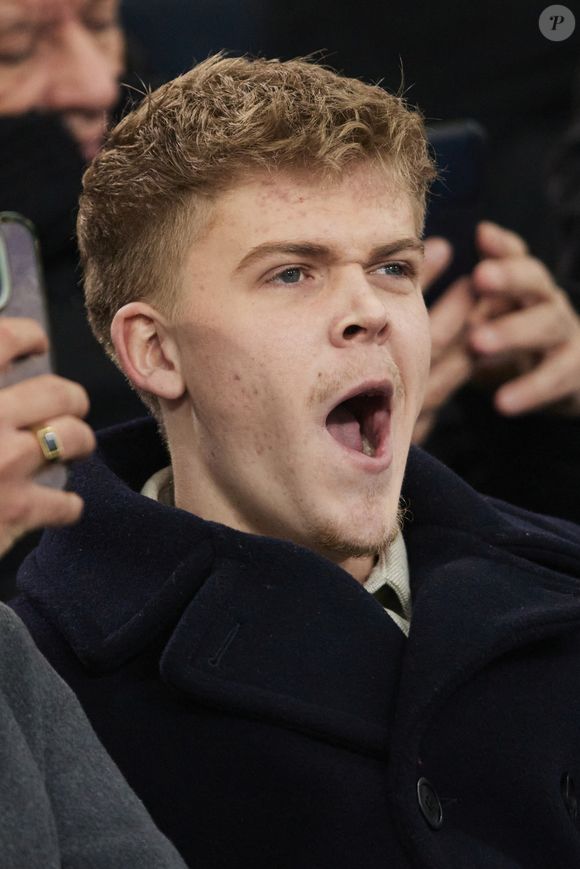 Pour rappel, le jeune homme avait démenti toute relation amoureuse avec Ebony auprès de "Télé-Loisirs". 

Charles Doré (Star Academy 2024) - Célébrités dans les tribunes du match de Ligue 1 McDonald's opposant le Paris Saint-Germain (PSG) à L’AS Monaco (4-1) au Parc des Princes à Paris le 7 février 2024. © Cyril Moreau/Bestimage
