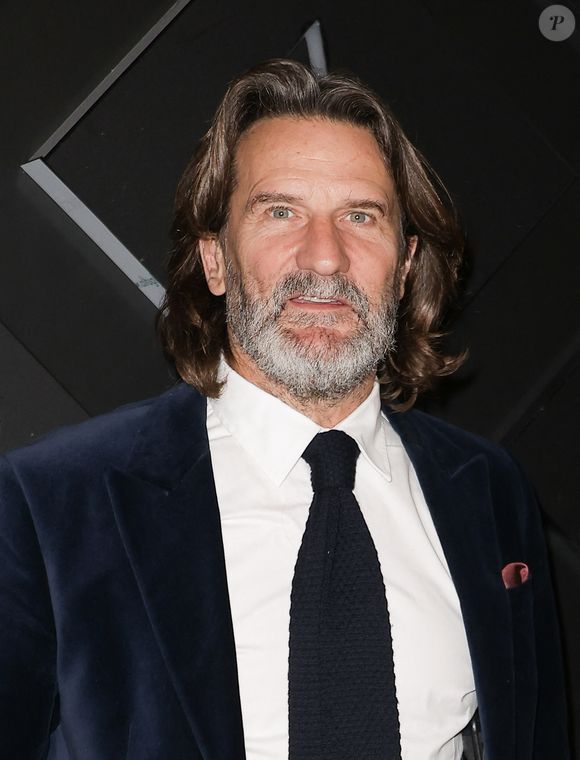 Frédéric Beigbeder est quant à lui voisin, il a une maison à Guéthary.

Frédéric Beigbeder - 5ème édition de remise des Prix des Arts et de la Culture à l'Institut de France de Paris le 3 décembre 2025. © Coadic Guirec/Bestimage