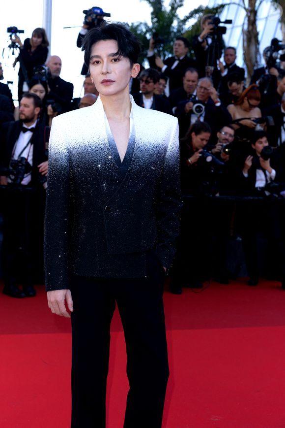 Zhang Tianqi - Montée des marches du film " La vie d'une femme " lors du 79ème Festival International du Film de Cannes, le 13 mai 2026. © Olivier Borde / Bestimage