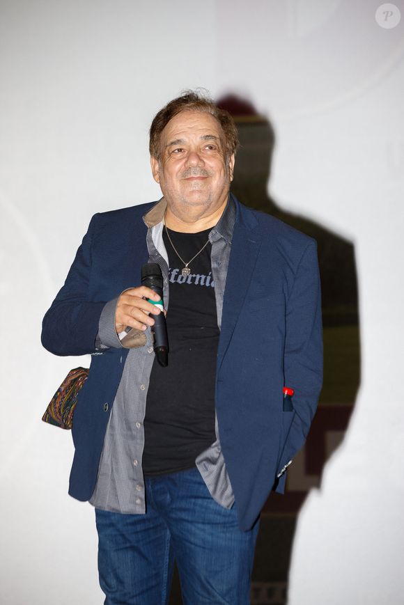 "Je redoute qu'elles tombent dans des relations toxiques.", confiait-il récemment à "Télé Star"

Exclusif - Didier Bourdon lors de la première du film "C'était mieux demain" en présence des comédiens au Kinepolis à Lomme le 16 septembre 2025.

© Stéphane Vansteenkiste / Bestimage
