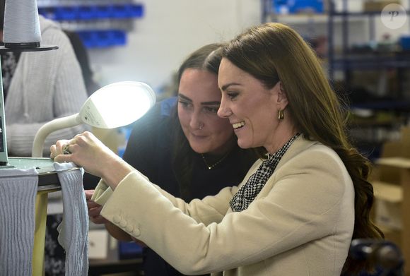 Catherine (Kate) Middleton, princesse de Galles visite Corgi, un fabricant de textiles familial spécialisé dans la production de chaussettes et de tricots, le 30 janvier 2025 à Ammanford, au Pays de Galles, au Royaume-Uni, le 30 janvier 2025.Julien Burton / Bestimage