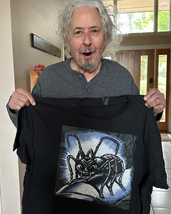 Il s’appelait Mark Volman et c’est via un communiqué de son porte-parole à People que les fans ont appris son décès à Nashville, dans le Tennessee, le vendredi 5 septembre 2025, des suites d’une "brève maladie inattendue". 

Mark Volman du groupe The Turtles - 5 septembre 2023 © Instagram