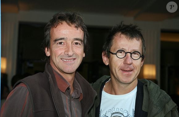 Les présentateurs Fred et Jamy assistent à la conférence de presse annuelle de France Télévisions qui se tient à la Salle Pleyel à Paris, France, le 30 août 2007.