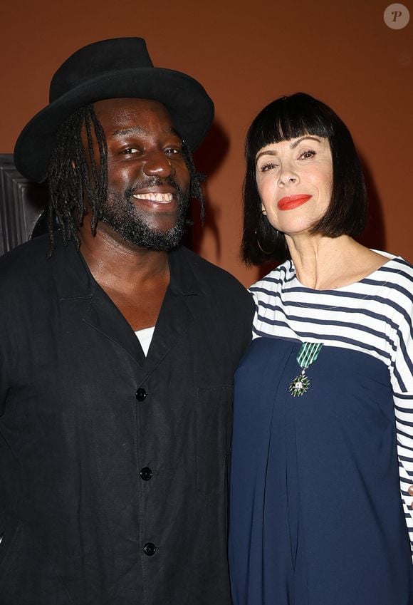 Exclusif - Mathilda May et son mari  Sly Johnson - Cérémonie de remise de l’insigne de Chevalière des Arts et des Lettres de Mathilda May au théâtre du Rond-Point à Paris le 4 avril 2024 © Guirec Coadic / Bestimage