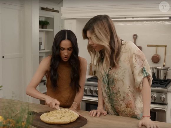 Los Angeles, CA - Le prince Harry se blottit contre Meghan Markle dans la première bande-annonce de son nouveau programme Netflix With Love, Meghan/ La série Netflix, dont la première était prévue pour le 15 janvier 2025, marque une nouvelle étape personnelle pour Meghan, 43 ans, en tant qu'animatrice et productrice exécutive. (Backgrid UK/ Bestimage).